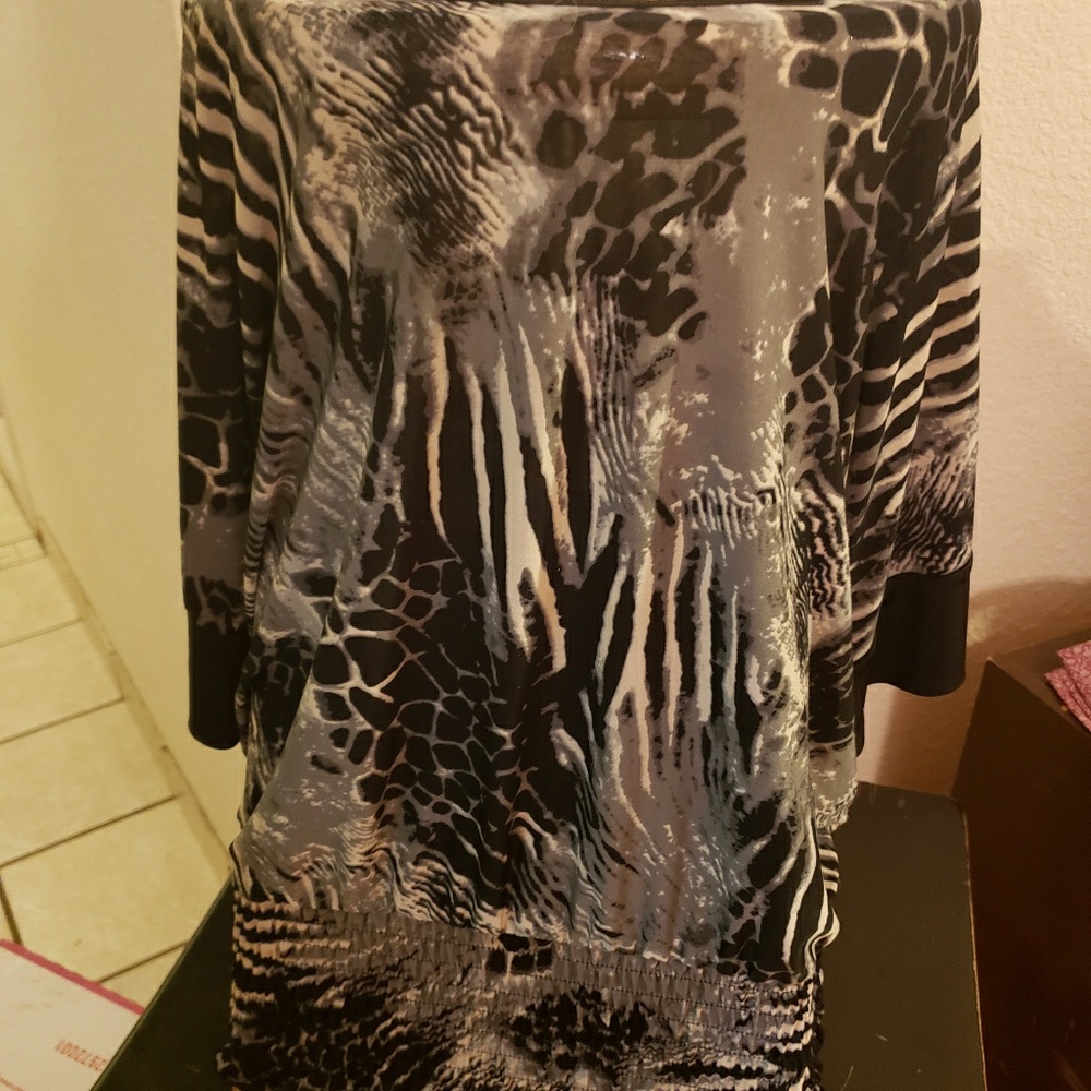 Purple/gray marble print top